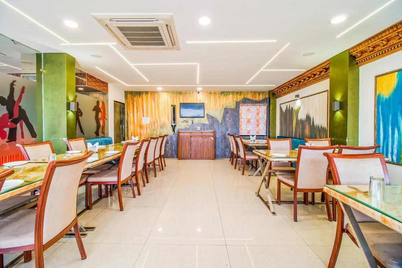 แฟ็บโฮเต็ล อีเลฟเว่น ไฮต์ Hotel โบปาล ภายนอก รูปภาพ